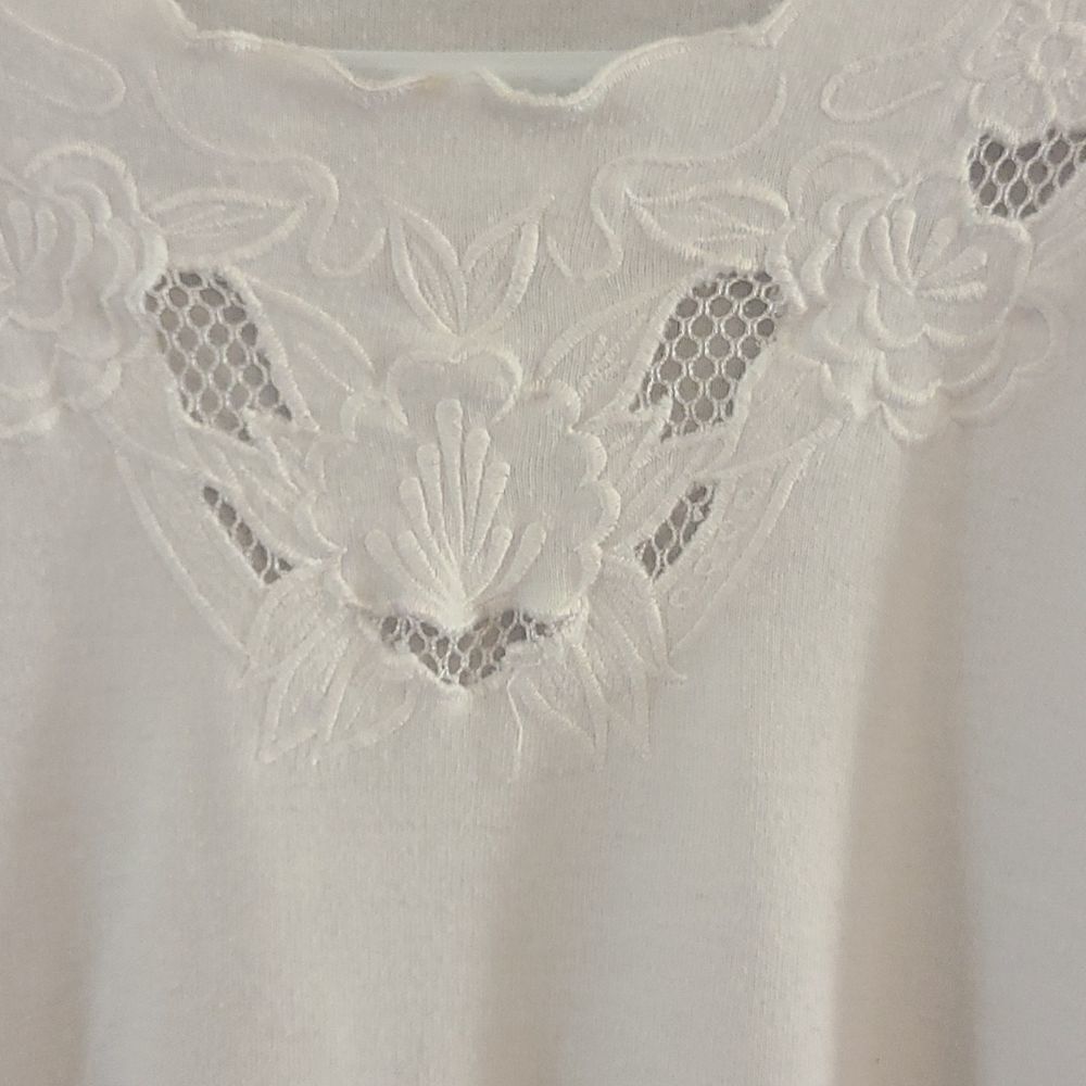 Spring Harbor Collections White Short Sleeve Top - Picture 2 of 5